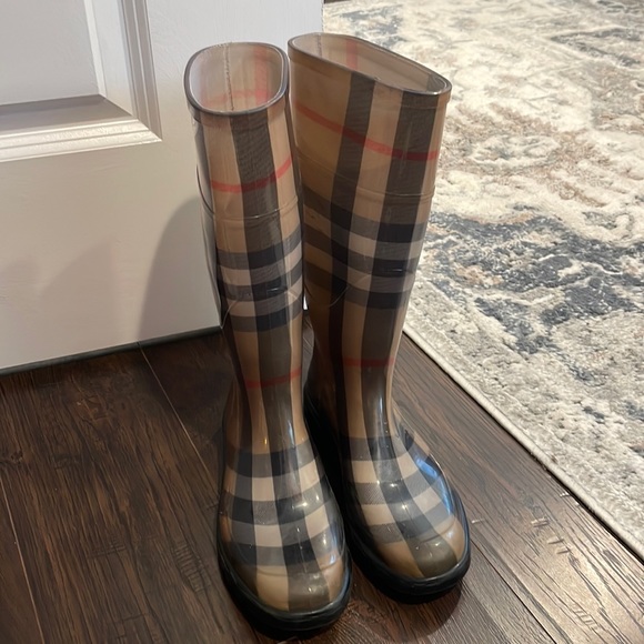 Burberry Shoes - Burberry rainboots